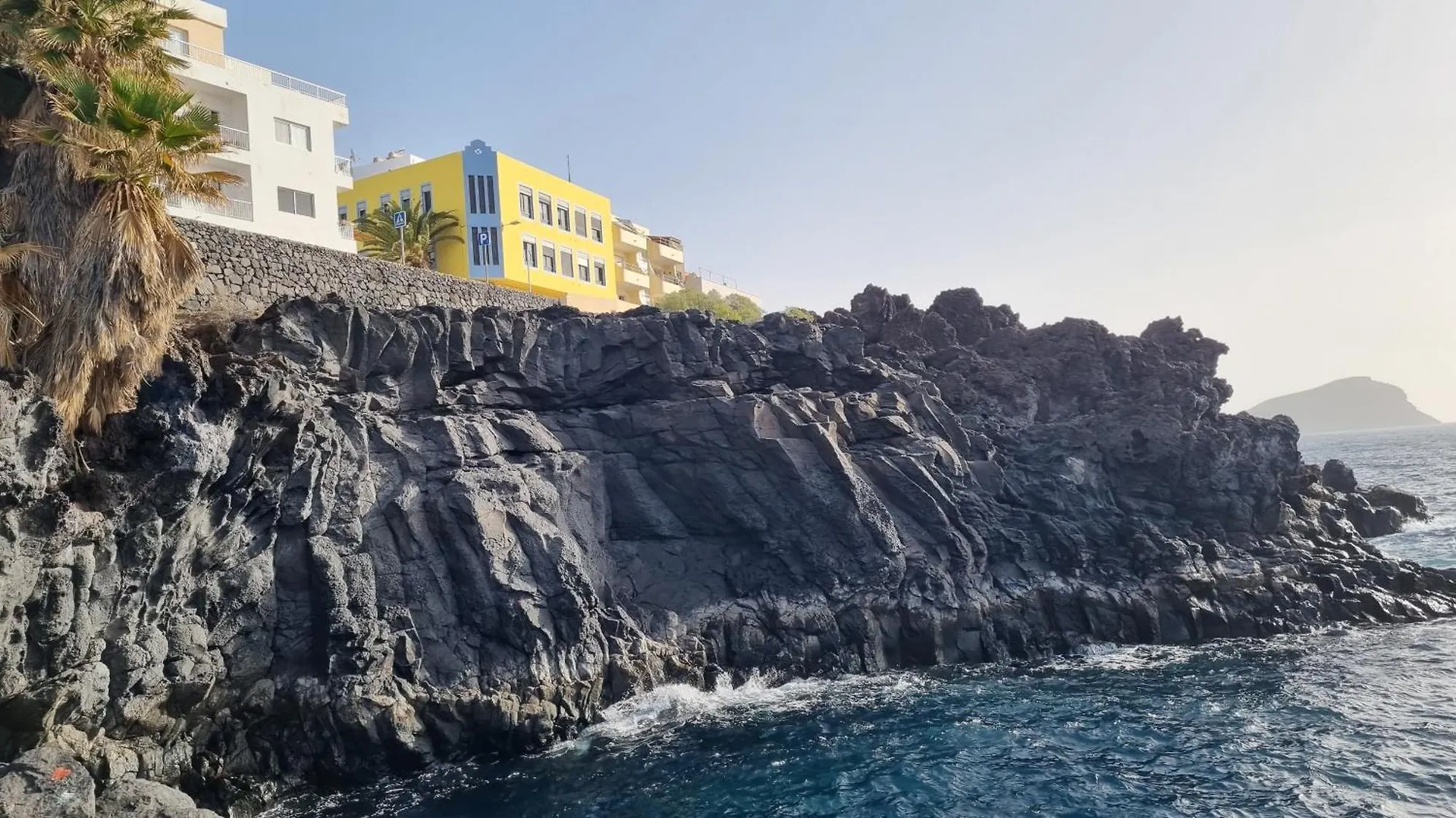 Apartment 'Dos Sirenas' Oceanfront Home Los Abrigos Spanien